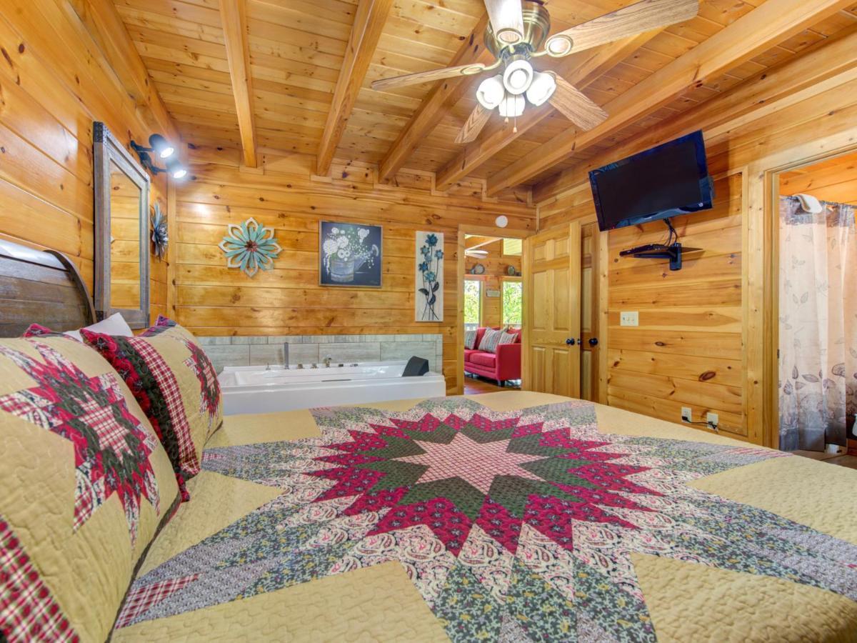 Macys Hideaway Villa Sevierville Exterior photo